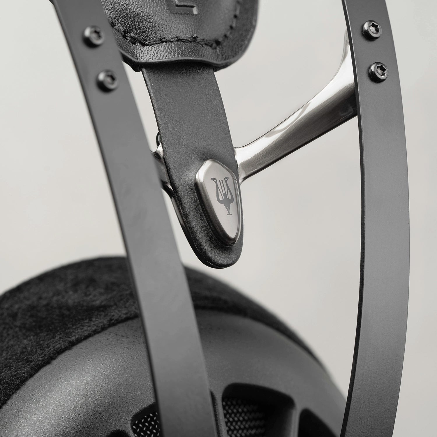 Meze Audio 105 AER premium headphones open-back dynamic driver details