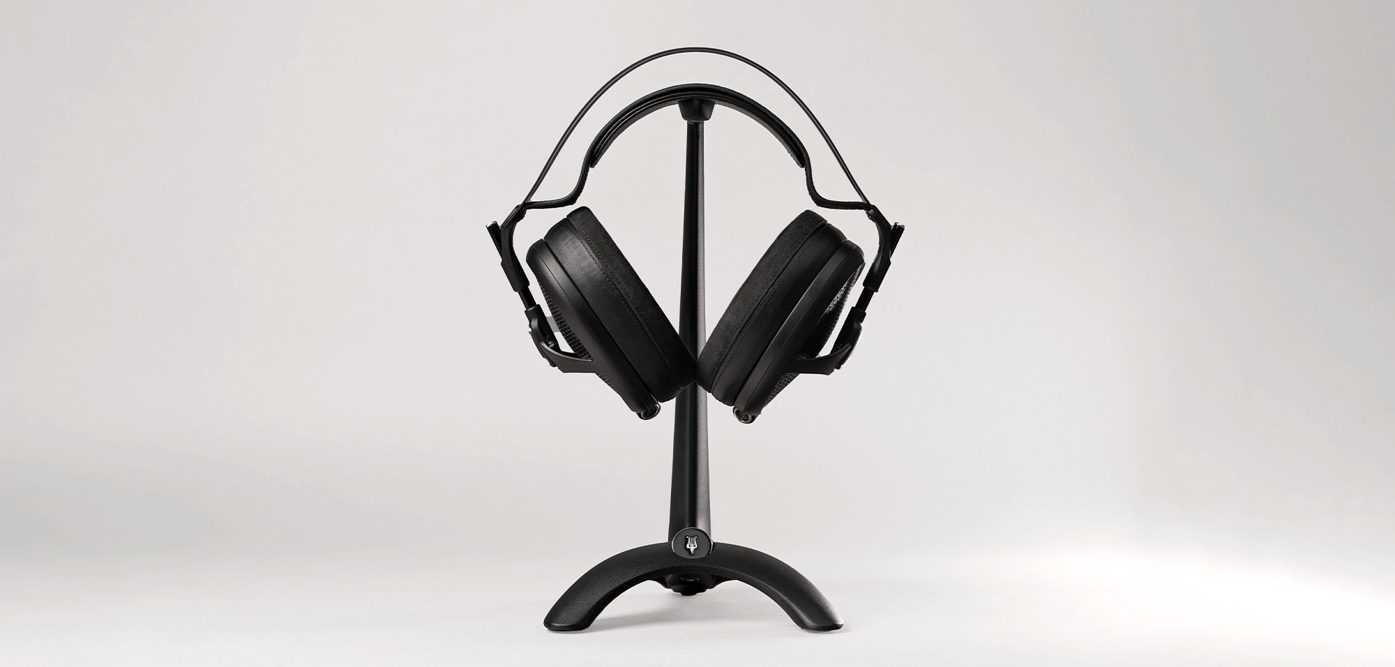 Cool Headphone Stand for Desk - Meze Audio Manta with Stylish Aesthetic with best open back headphones Meze Audio Empyrean