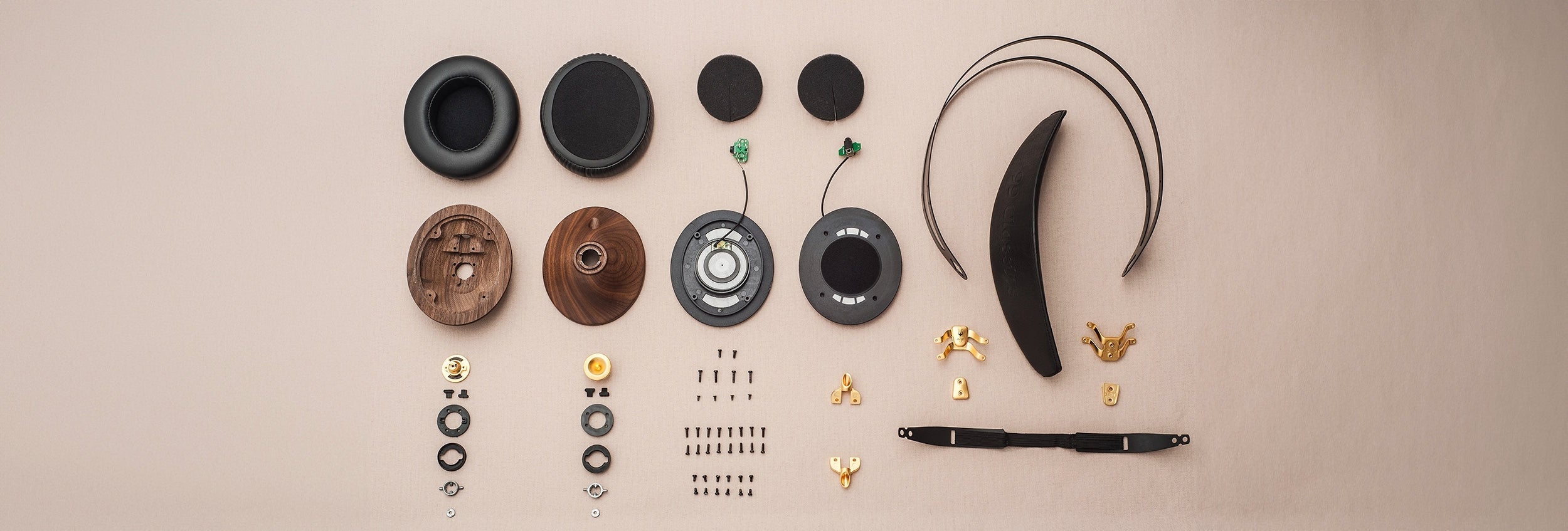 Premium audiophile closed-back headphones displayed with accessories, emphasizing replaceable parts for sustainability and longevity.