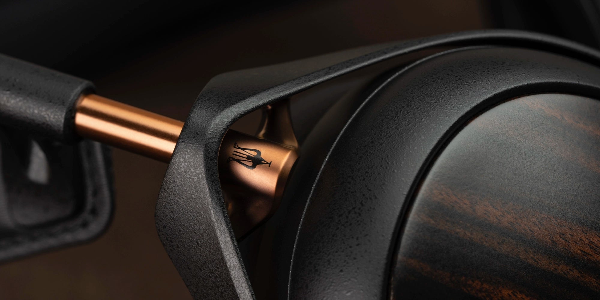 Meze Audio Liric Second Generation, best closed-back headphones chassis close-up